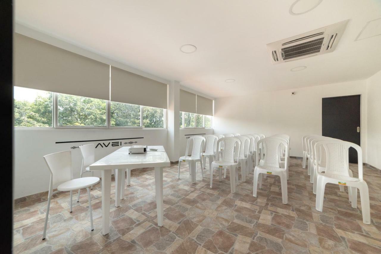 Hotel Green Park كالي المظهر الخارجي الصورة